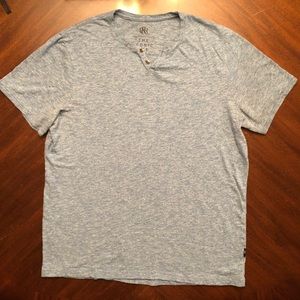 Rock & Republic Iconic Tee Size: Large